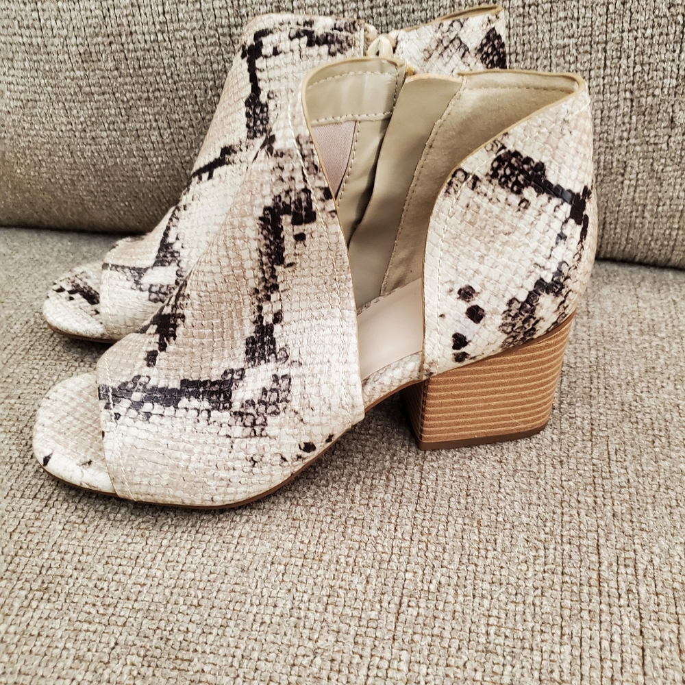 Women's size 6.5 bootie